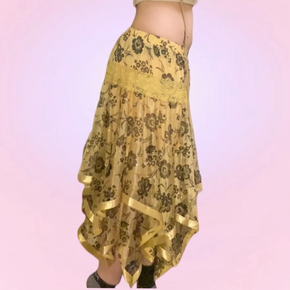 multi-layered yellow and brown sparkling floral skirt with lace detailing。.:*☆ - Picture 4 of 8
